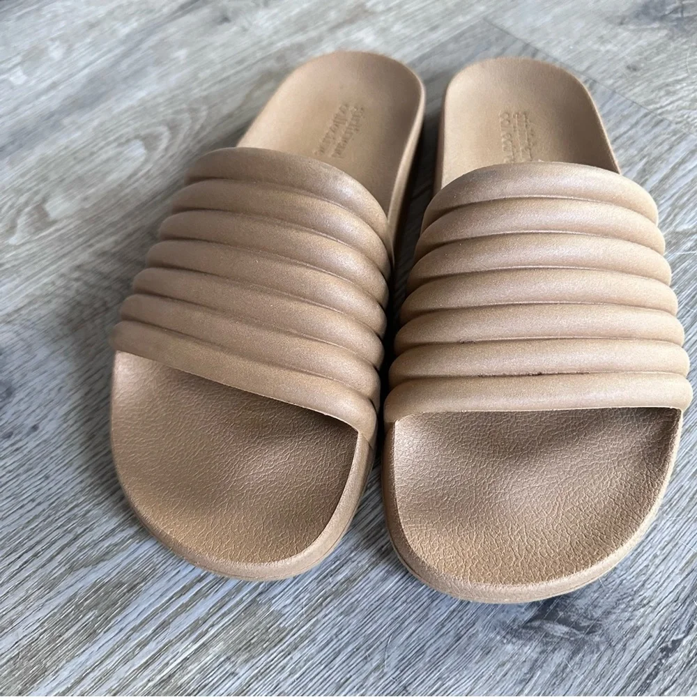 Girlfriend Collective Reslide slide sandals size 10